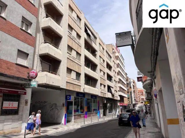 Piso en alquiler en Calle de Colón, cerca de Calle Emilio Sánchez Vera