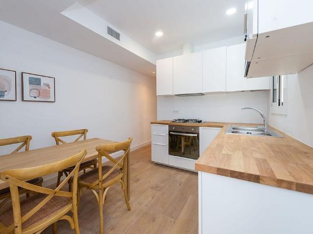 Piso en alquiler en calle De Concepción Arenal, Barcelona, de 100 m² 5 habitaciones por 2.300