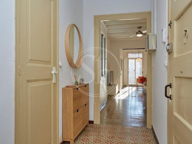 Piso en alquiler en calle De Ferlandina, Barcelona, de 74 m² 3 habitaciones por 1.895