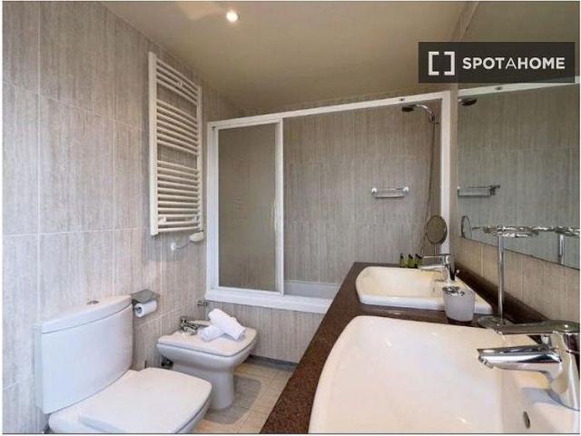 Piso en alquiler en calle De Ferran Puig, Barcelona, de 55 m² 2 habitaciones por 2.750