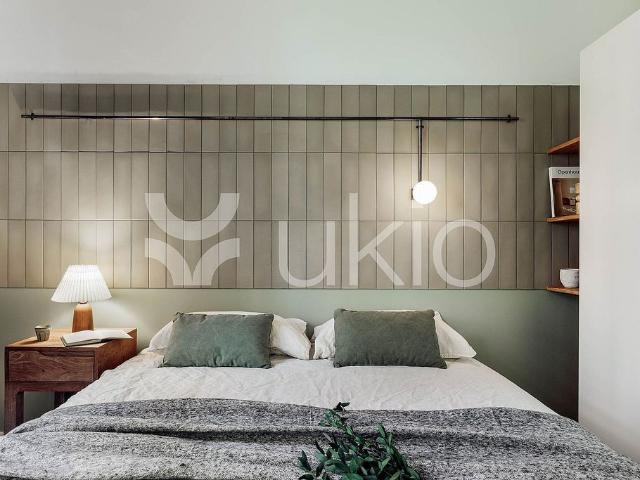 Piso en alquiler en calle De Floridablanca, Barcelona, de 62 m² 2 habitaciones por 2.240