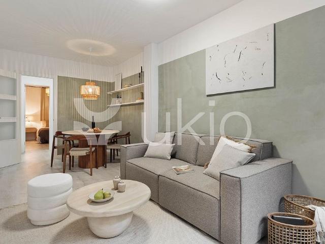 Piso en alquiler en calle De Guitard, Barcelona, de 64 m² 3 habitaciones por 2.440