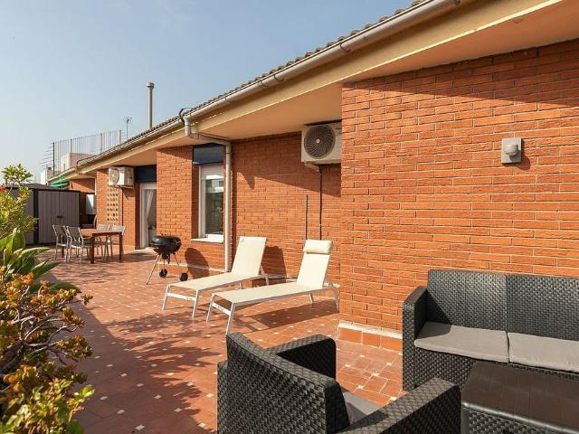 Piso en alquiler en calle De Galileu, Barcelona, de 74 m² 3 habitaciones por 1.990
