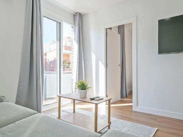 Piso en alquiler en calle De Galileu, Barcelona, de 70 m² 2 habitaciones por 2.500