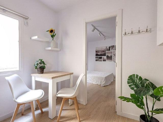 Piso en alquiler en calle De Goya, Hospitalet de Llobregat, L´, de 48 m² 2 habitaciones por 950