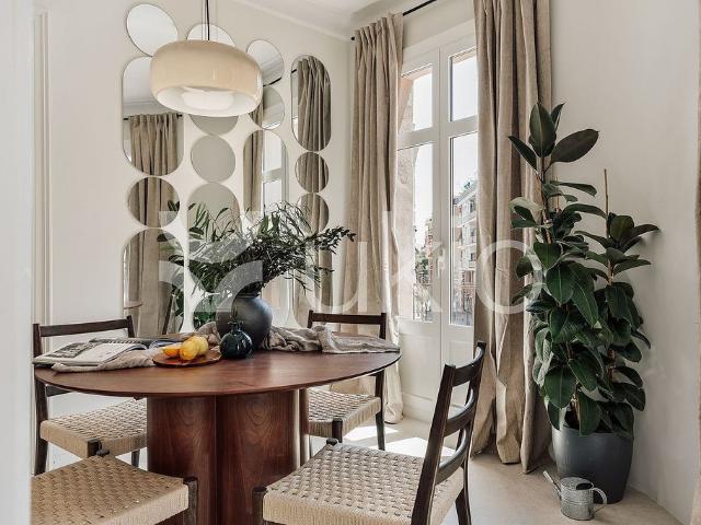 Piso en alquiler en calle De Grases, Barcelona, de 107 m² 2 habitaciones por 2.650