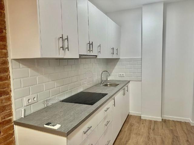 Piso en alquiler en calle De Juan de Garay, Barcelona, de 44 m² 1 habitación por 1.072