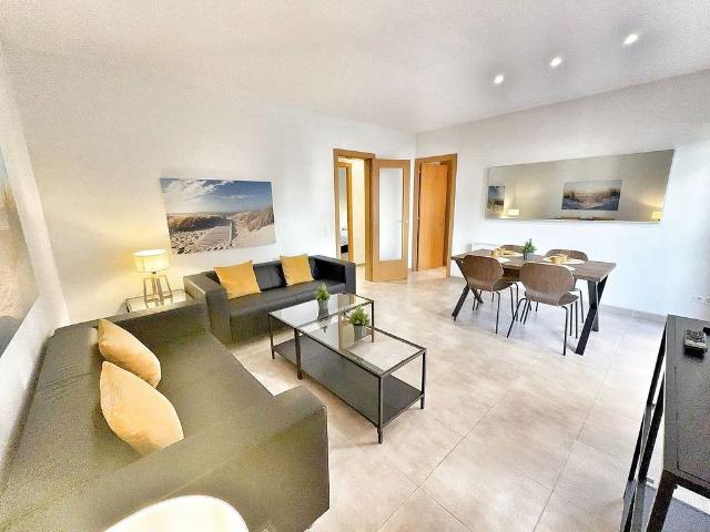 Piso en alquiler en calle De Joan Güell, Barcelona, de 65 m² 3 habitaciones por 1.273