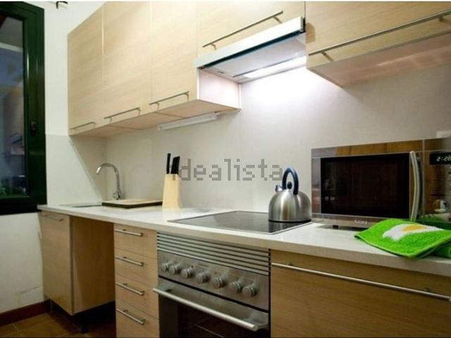 Piso en alquiler en calle De Joaquín Costa, Barcelona, de 85 m² 4 habitaciones por 1.900