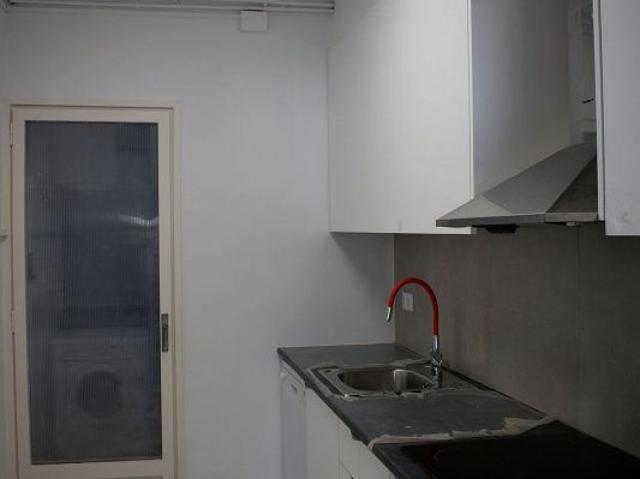 Piso en alquiler en calle De Josep Aparici Sabadell, Sabadell, de 55 m² 3 habitaciones por 852