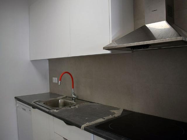 Piso en alquiler en calle De Josep Aparici Sabadell, Sabadell, de 55 m² 3 habitaciones por 852