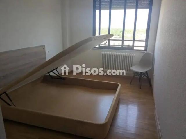 Piso en alquiler en Calle de Lucio Marineo