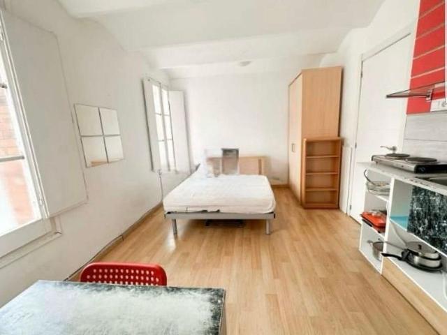 Piso en alquiler en calle De la Mare de Déu de la Salut, Barcelona, de 28 m² 1 habitación por 980