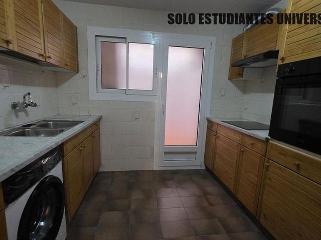 Piso en alquiler en calle De la Mare de Déu del Socors, Terrassa, de 100 m² 4 habitaciones por 985