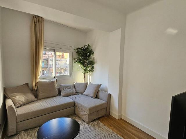 Piso en alquiler en calle De la Marina, Barcelona, de 70 m² 2 habitaciones por 1.950
