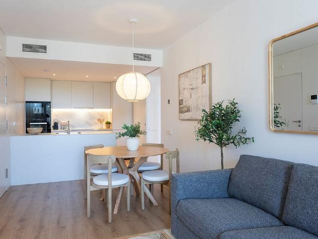 Piso en alquiler en calle De la Marina, Barcelona, de 74 m² 2 habitaciones por 1.972