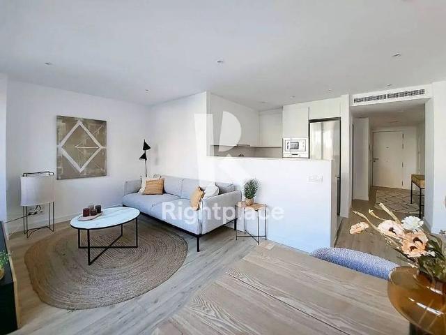Piso en alquiler en calle De la Marina, Barcelona, de 90 m² 3 habitaciones por 2.250