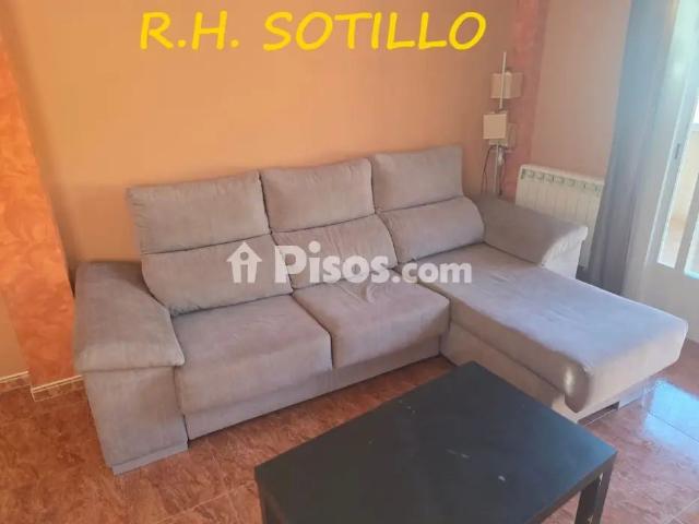 Piso en alquiler en Calle de la Adrada, 36