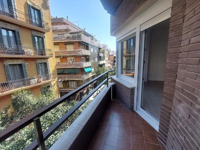 Piso en alquiler en calle De la Ciutat de Balaguer, Barcelona, de 50 m² 1 habitación por 1.645