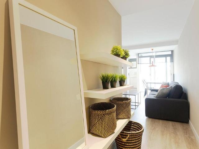 Piso en alquiler en calle De la Constitució, Barcelona, de 56 m² 2 habitaciones por 1.545
