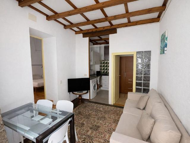Piso en alquiler en calle De la Cort Reial, Girona, de 35 m² 2 habitaciones por 1.100