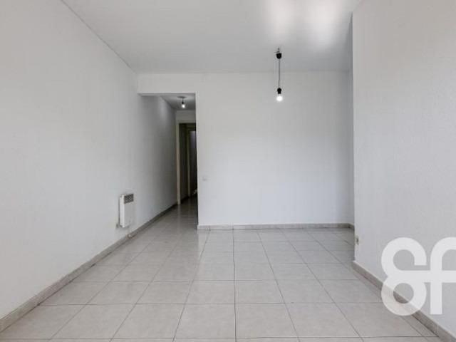 Piso en alquiler en calle De la Indústria, Barcelona, de 76 m² 3 habitaciones por 1.360