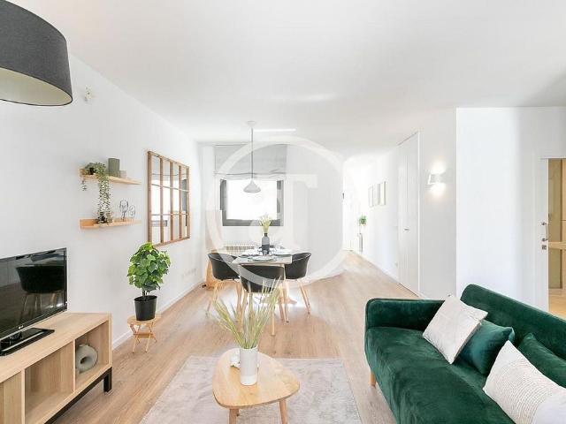 Piso en alquiler en calle De la Indústria, Barcelona, de 79 m² 2 habitaciones por 1.990