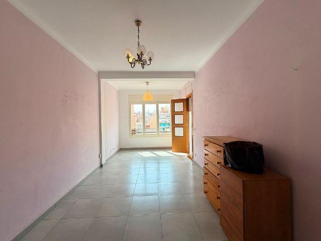 Piso en alquiler en calle De la Indústria, Barcelona, de 80 m² 3 habitaciones por 1.165