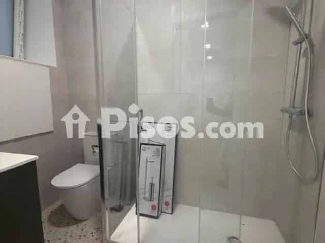 Piso en alquiler en Calle de la Lealtad