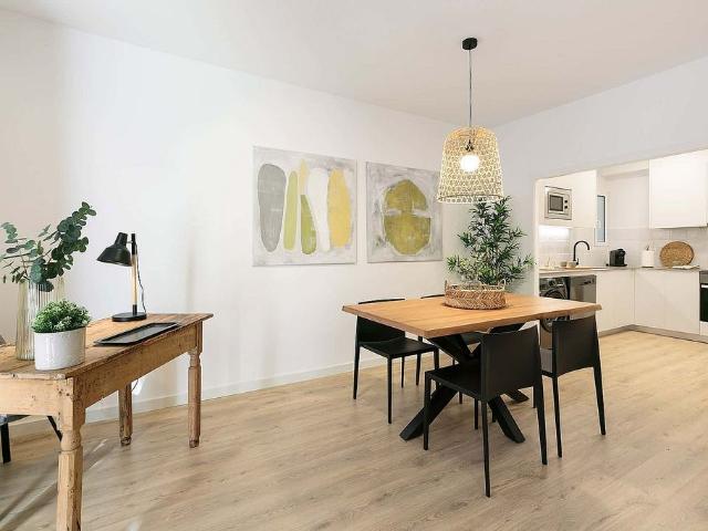 Piso en alquiler en calle De la Portaferrissa, Barcelona, de 70 m² 2 habitaciones por 2.040