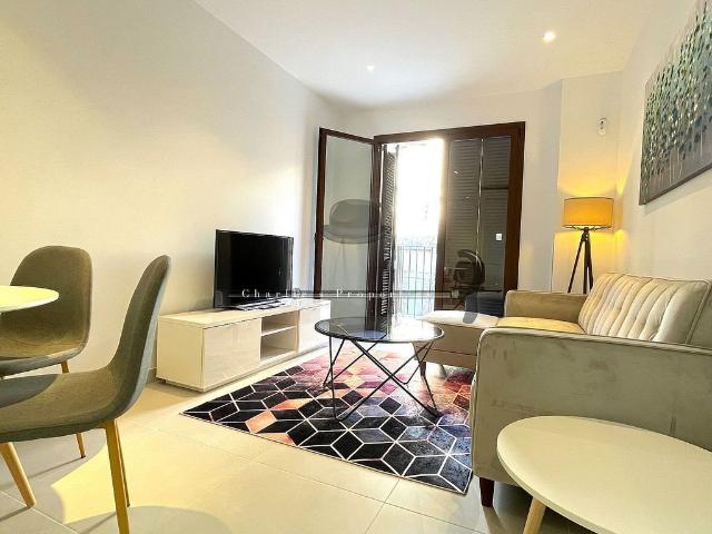 Piso en alquiler en calle De la Reina Amàlia, Barcelona, de 68 m² 2 habitaciones por 2.300