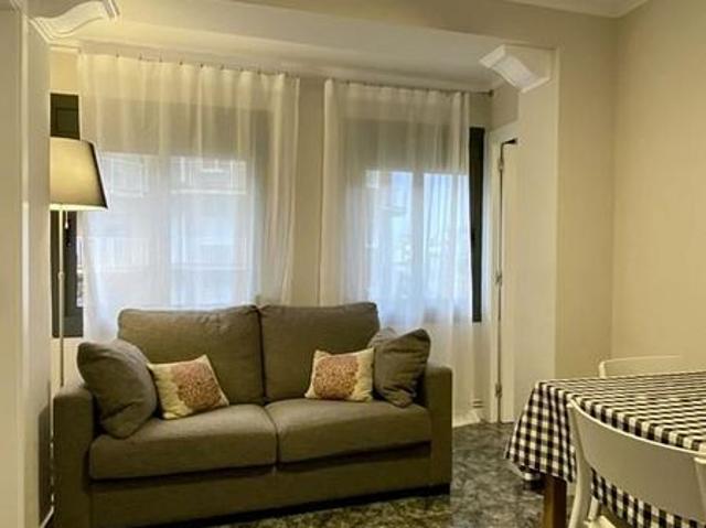 Piso en alquiler en calle De la Riera Blanca, Hospitalet de Llobregat, L´, de 52 m² 3 habitaciones por 1.450