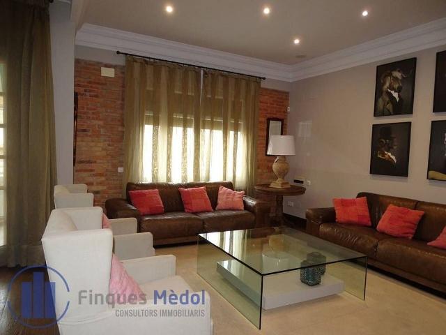 Piso en alquiler en calle De la Unió, Tarragona, de 160 m² 4 habitaciones por 1.350
