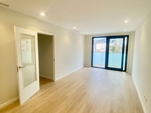 Piso en alquiler en calle De Laforja, Barcelona, de 97 m² 3 habitaciones por 2.740
