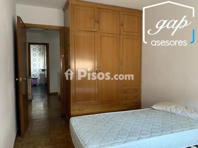 Piso en alquiler en Calle de las Torres