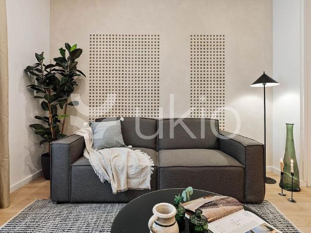Piso en alquiler en calle De Les Jonqueres, Barcelona, de 84 m² 3 habitaciones por 3.205