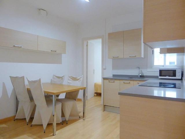 Piso en alquiler en calle De Les Mimoses, Barcelona, de 65 m² 2 habitaciones por 1.500