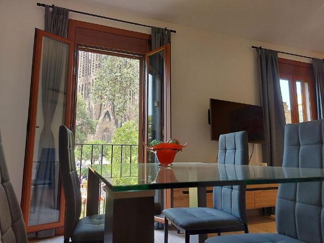 Piso en alquiler en calle De Lepant, Barcelona, de 65 m² 2 habitaciones por 2.450