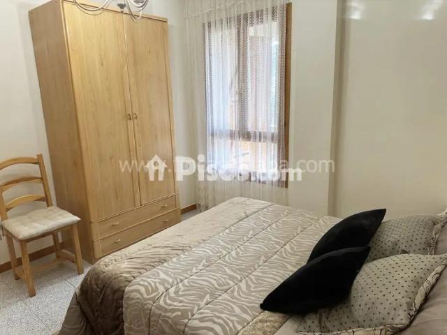 Piso en alquiler en Calle de Levante
