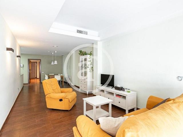 Piso en alquiler en calle De L'oblit, Barcelona, de 92 m² 2 habitaciones por 1.500