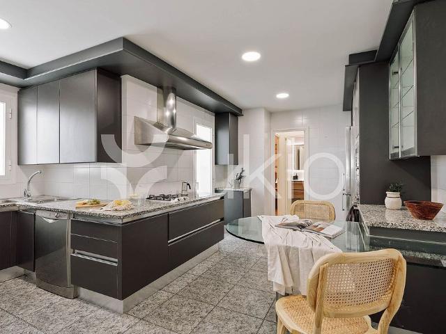 Piso en alquiler en calle De Londres, Barcelona, de 135 m² 4 habitaciones por 4.395