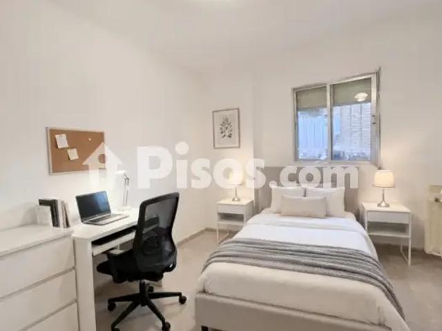Piso en alquiler en Calle de Pérez Galdós, 13