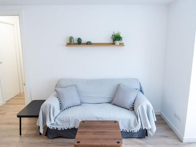 Piso en alquiler en calle De Pompeu Fabra, Castelldefels, de 70 m² 3 habitaciones por 1.550