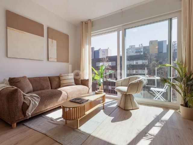 Piso en alquiler en calle De Ramon Llull, Sant Adrià de Besos, de 80 m² 2 habitaciones por 2.800
