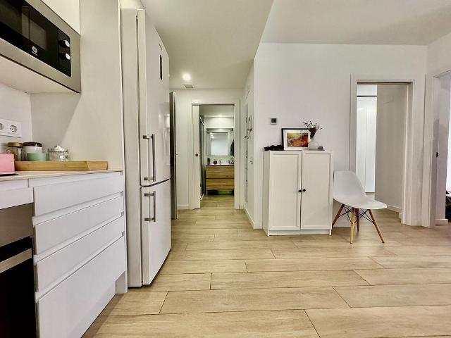 Piso en alquiler en calle De Ramon Rocafull, Barcelona, de 74 m² 2 habitaciones por 1.420