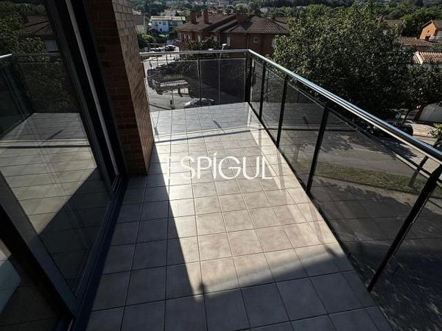 Piso en alquiler en calle De Reggio Emilia, Girona, de 125 m² 4 habitaciones por 1.290