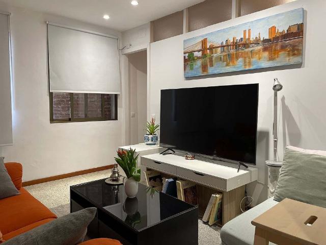 Piso en alquiler en calle De Rocafort, Barcelona, de 70 m² 1 habitación por 1.850
