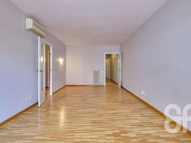 Piso en alquiler en calle De Roma, Barcelona, de 75 m² 2 habitaciones por 1.428