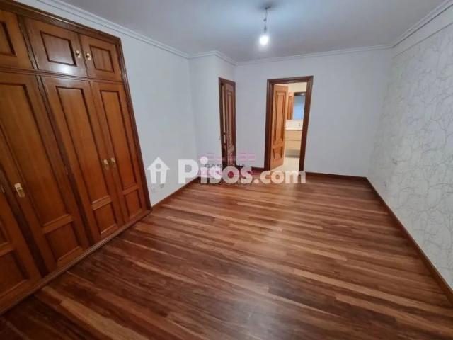 Piso en alquiler en Calle de Rosalía de Castro