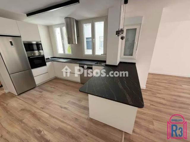 Piso en alquiler en Calle de Sampiro